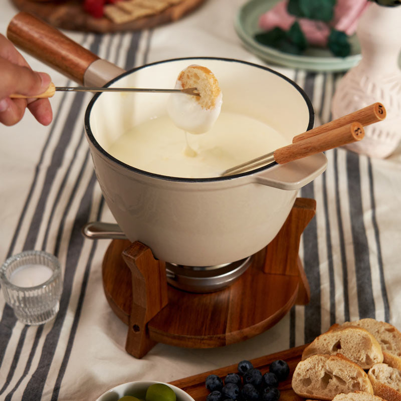 Beige & Wood Cast Iron Fondue Set – Rustic Elegance for Memorable Moments Cheese Preparation Wander Wine Carriers.